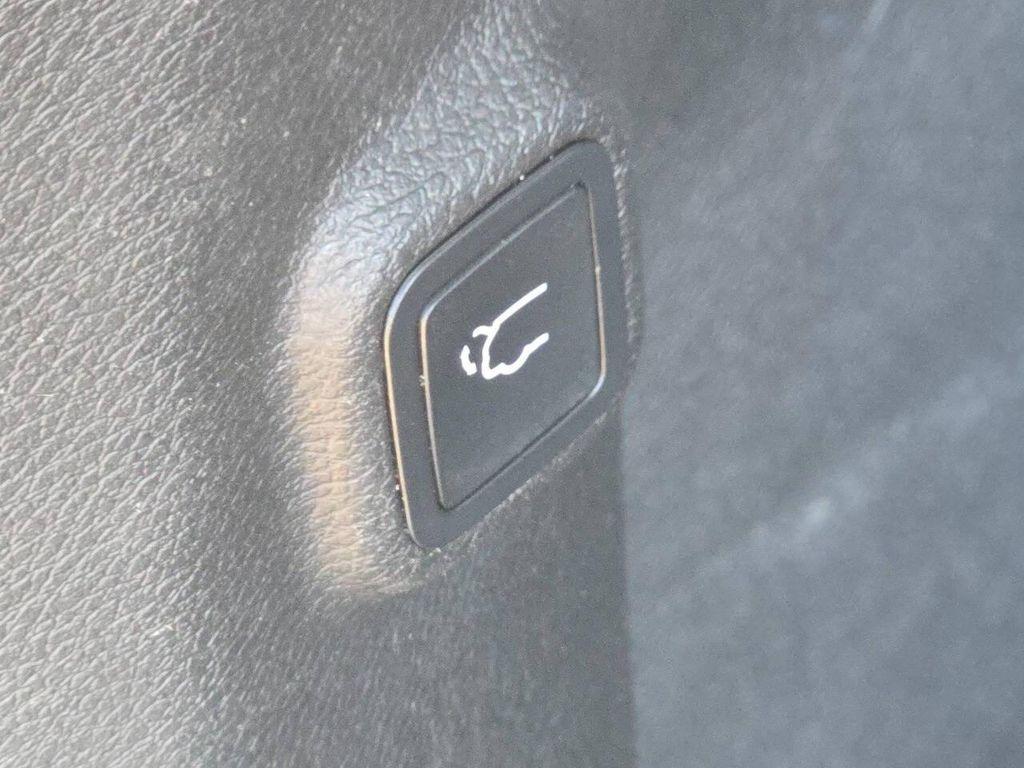 used 2019 Jeep Cherokee car, priced at $14,000