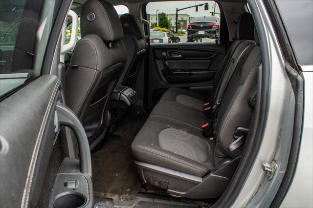 used 2015 Chevrolet Traverse car, priced at $9,000