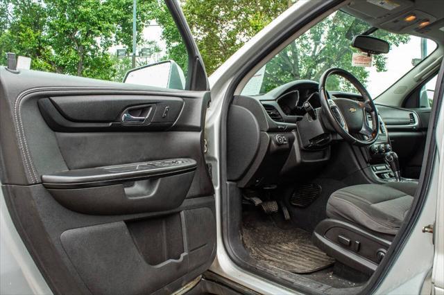 used 2015 Chevrolet Traverse car, priced at $9,000