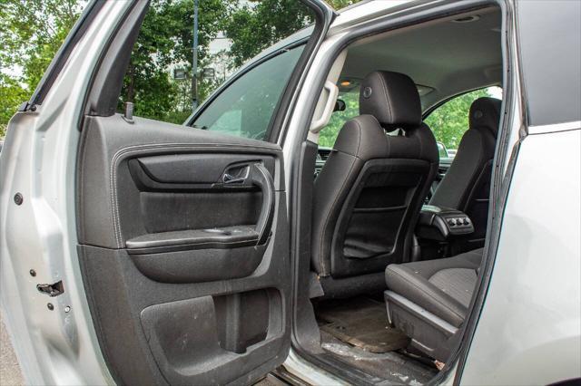 used 2015 Chevrolet Traverse car, priced at $9,000
