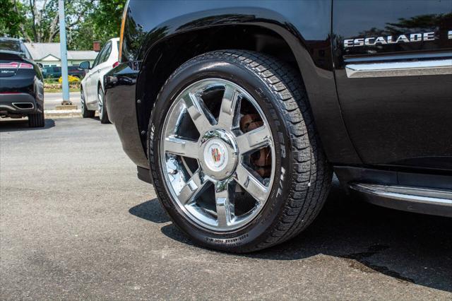 used 2013 Cadillac Escalade ESV car, priced at $15,000