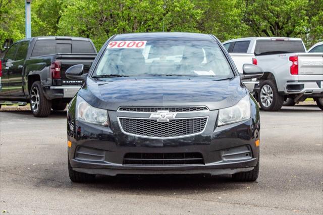 used 2014 Chevrolet Cruze car, priced at $6,000