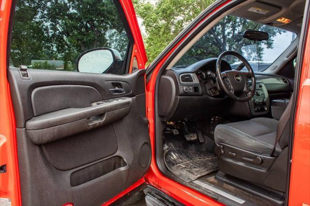 used 2009 Chevrolet Avalanche car, priced at $13,000