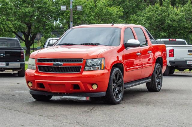 used 2009 Chevrolet Avalanche car, priced at $13,000