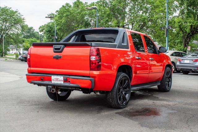used 2009 Chevrolet Avalanche car, priced at $13,000