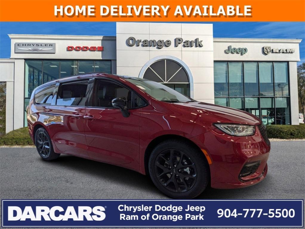 new 2024 Chrysler Pacifica car, priced at $42,139