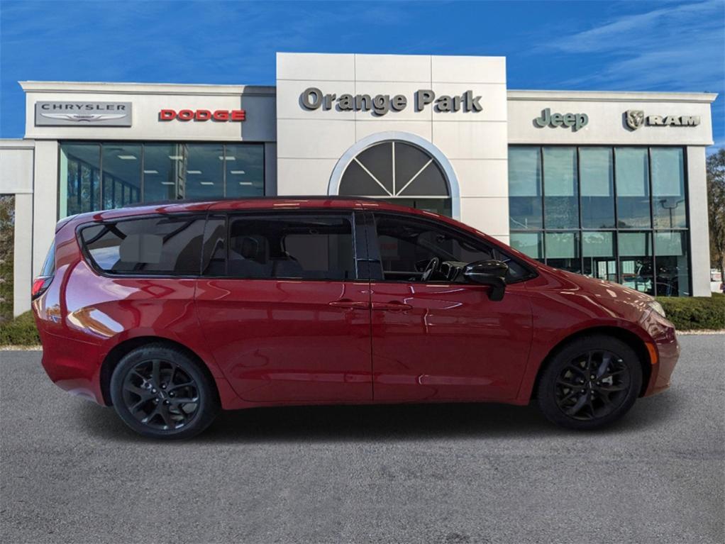 new 2024 Chrysler Pacifica car, priced at $42,139