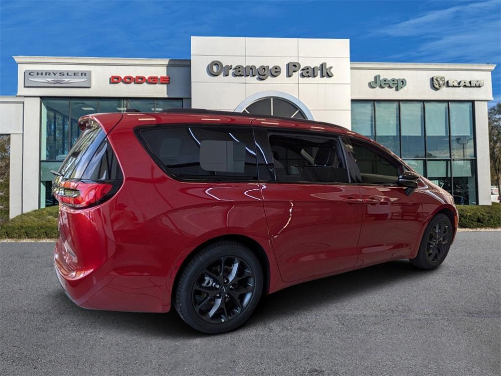 new 2024 Chrysler Pacifica car, priced at $42,139