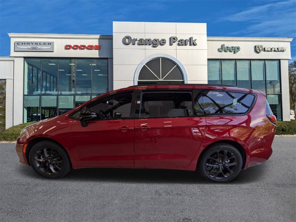 new 2024 Chrysler Pacifica car, priced at $42,139