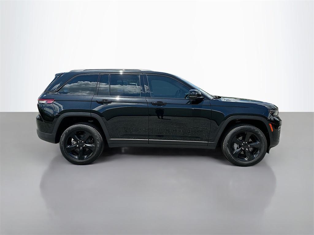 new 2025 Jeep Grand Cherokee car, priced at $44,247