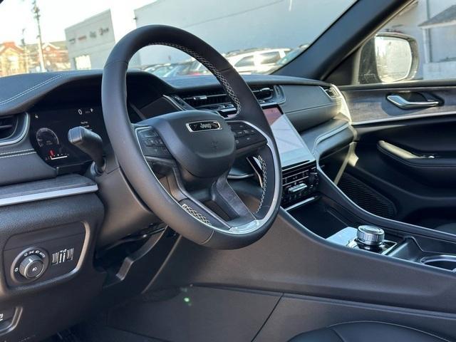 new 2025 Jeep Grand Cherokee car, priced at $42,927