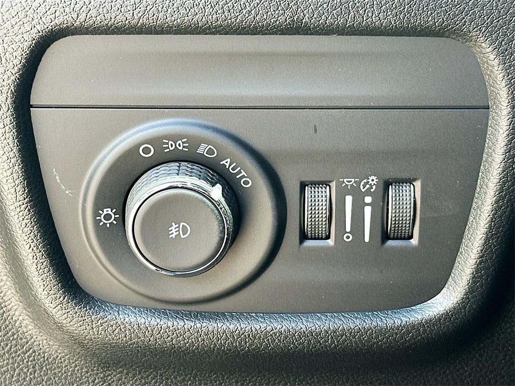 new 2025 Jeep Grand Cherokee car, priced at $44,247