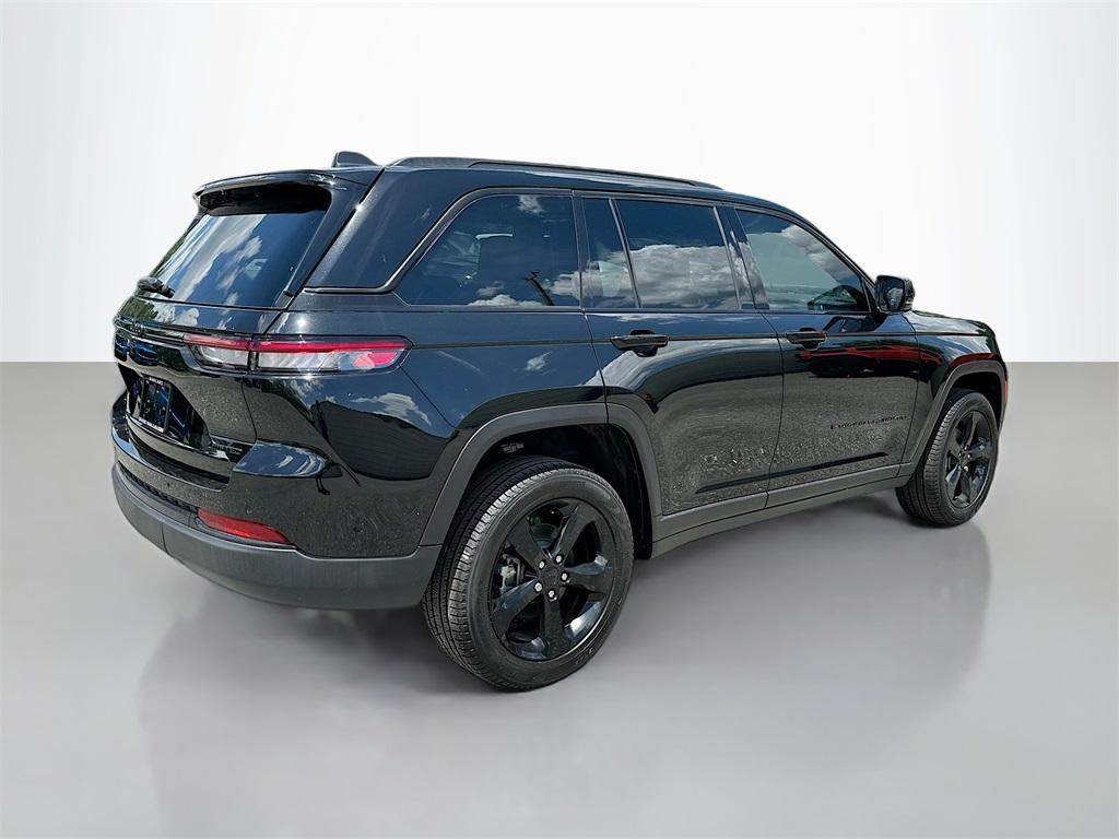new 2025 Jeep Grand Cherokee car, priced at $44,247