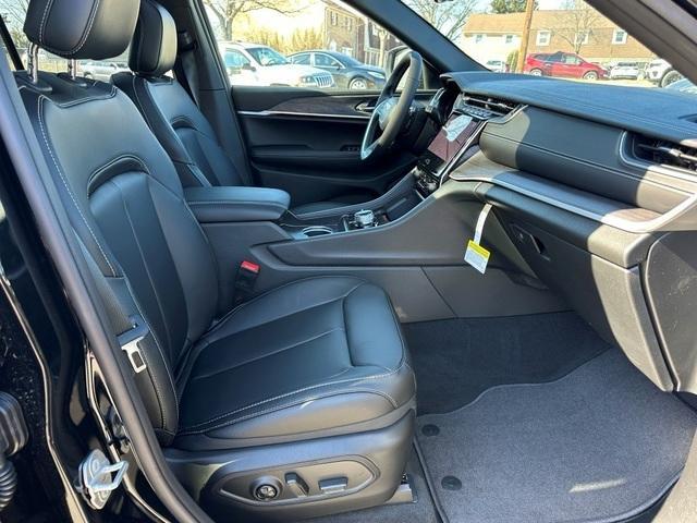 new 2025 Jeep Grand Cherokee car, priced at $42,927