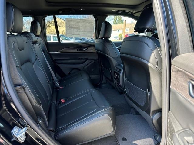 new 2025 Jeep Grand Cherokee car, priced at $42,927