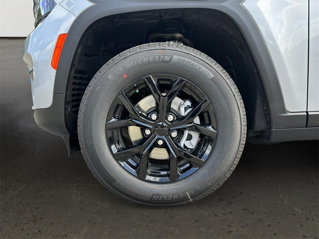 new 2025 Jeep Grand Cherokee car, priced at $38,673