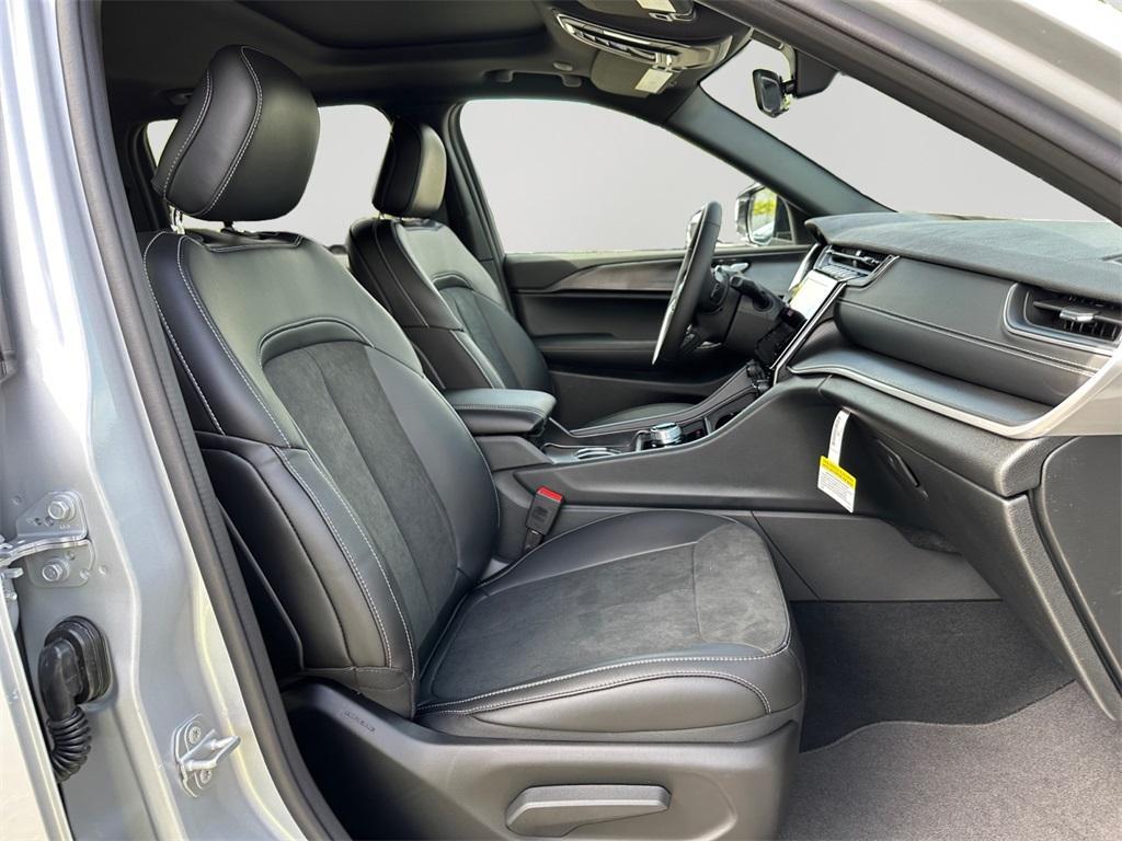 new 2025 Jeep Grand Cherokee car, priced at $38,673