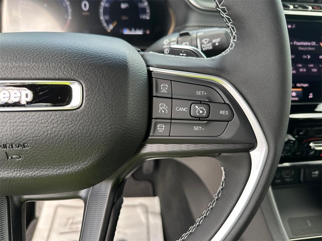 new 2025 Jeep Grand Cherokee car, priced at $38,673