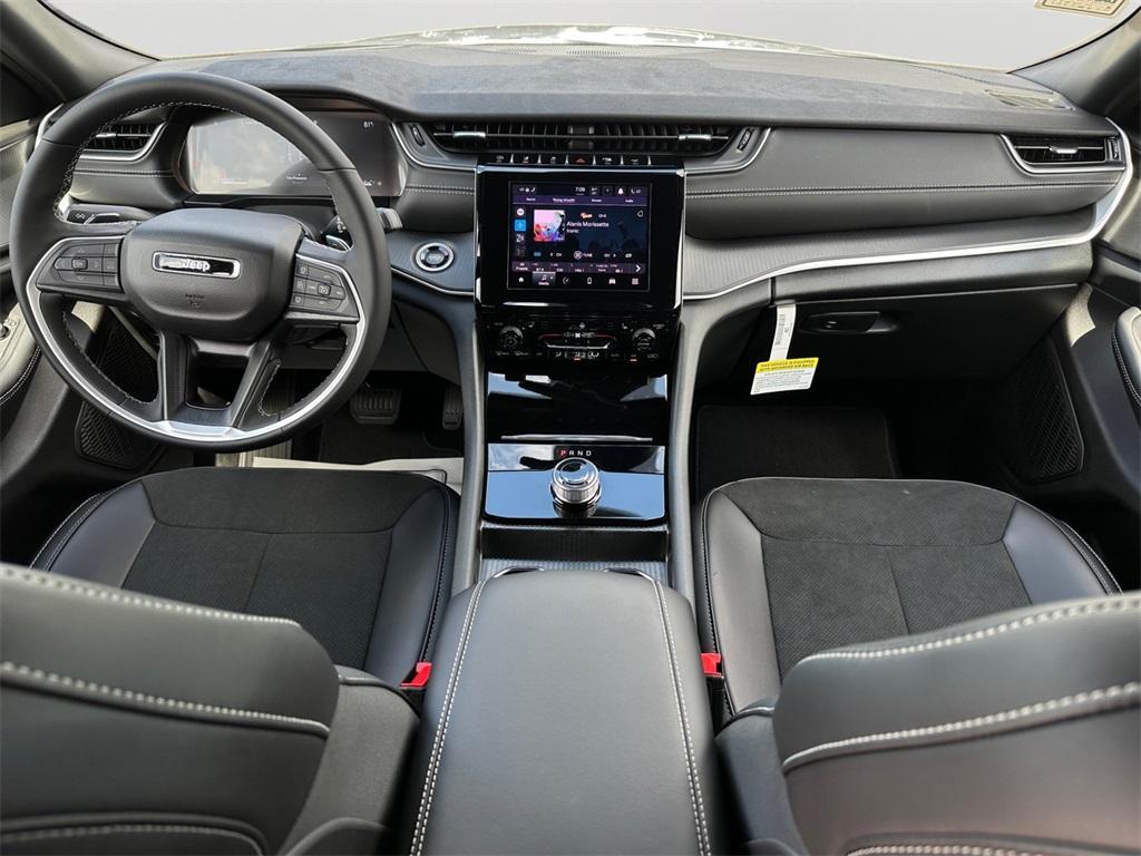 new 2025 Jeep Grand Cherokee car, priced at $38,673