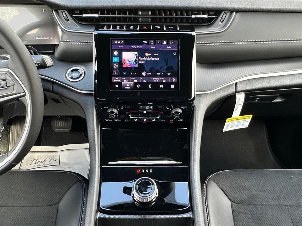 new 2025 Jeep Grand Cherokee car, priced at $38,673