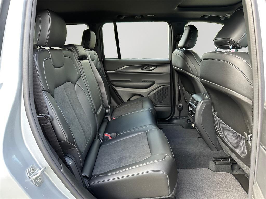 new 2025 Jeep Grand Cherokee car, priced at $38,673