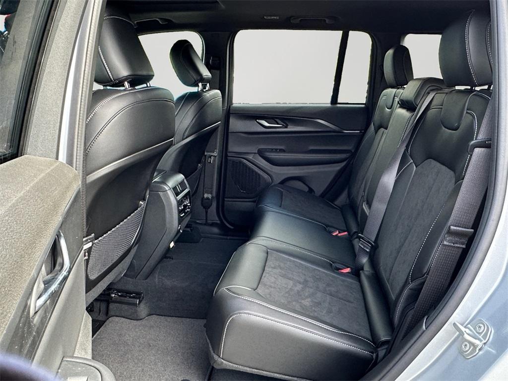 new 2025 Jeep Grand Cherokee car, priced at $38,673