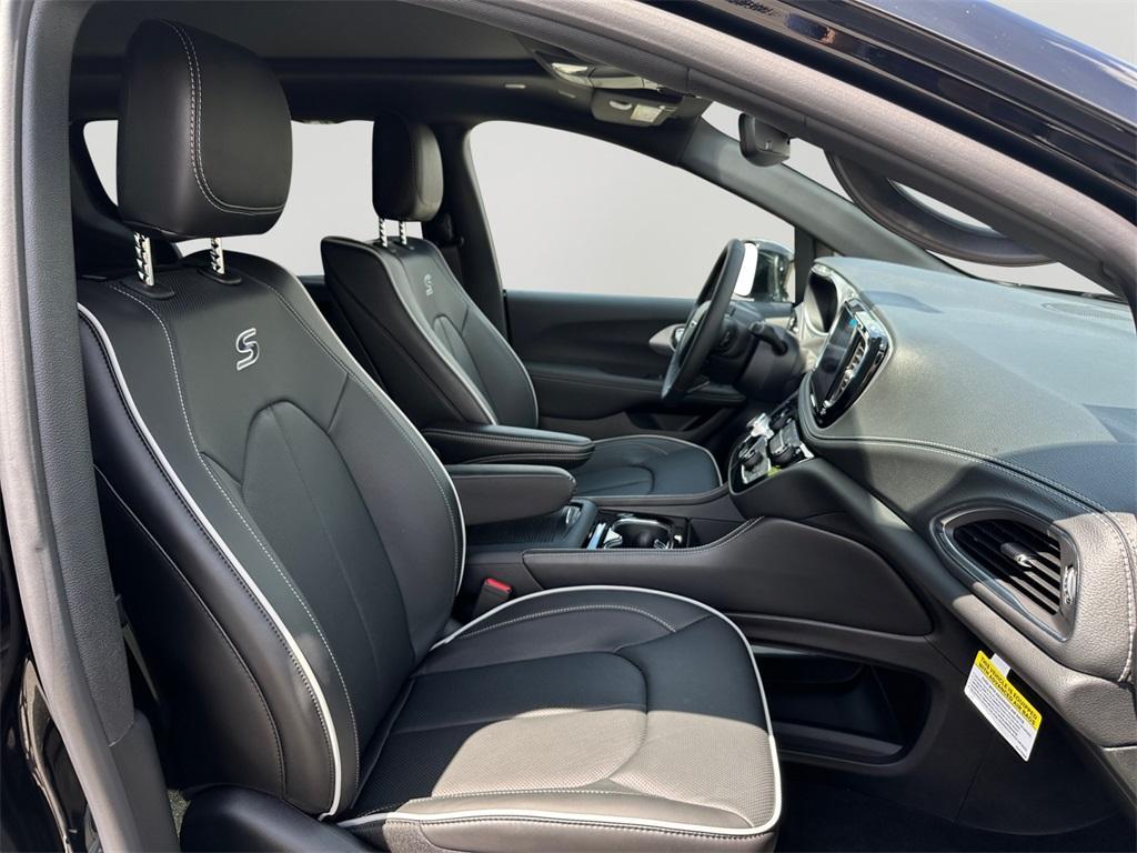 new 2026 Chrysler Pacifica car, priced at $53,626