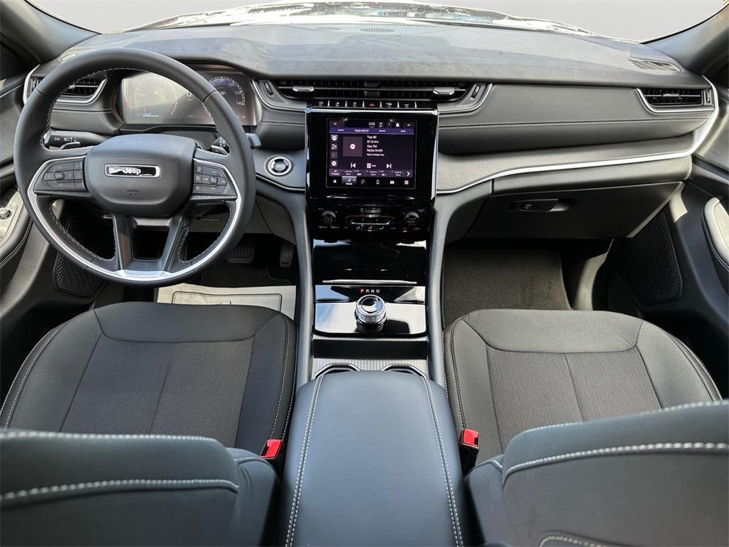 new 2025 Jeep Grand Cherokee car, priced at $38,509