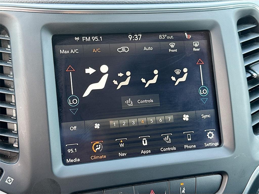 used 2023 Jeep Cherokee car, priced at $22,985