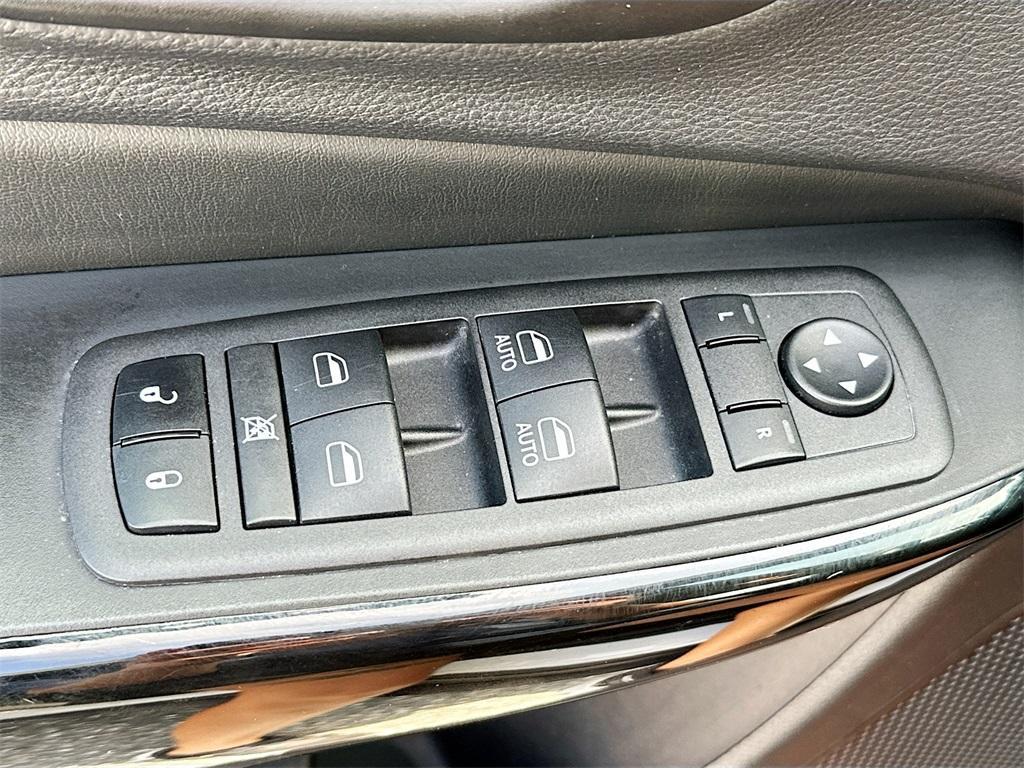 used 2023 Jeep Cherokee car, priced at $22,985