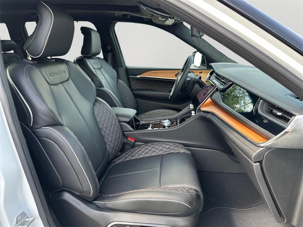 used 2025 Jeep Grand Cherokee car, priced at $59,990