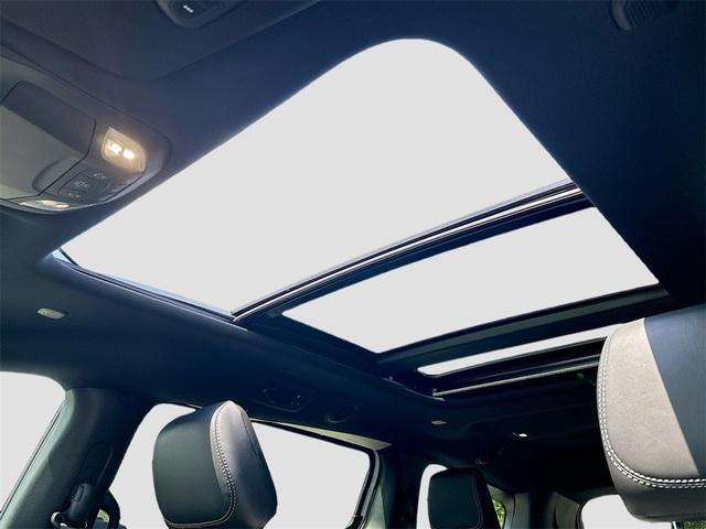 new 2025 Chrysler Pacifica Hybrid car, priced at $43,697