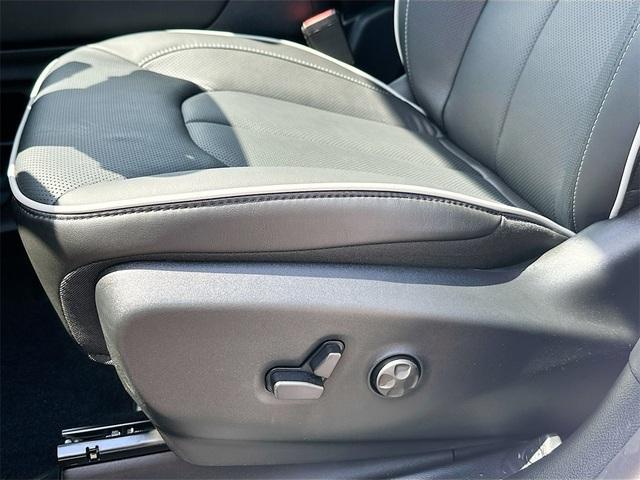 new 2025 Chrysler Pacifica Hybrid car, priced at $43,697