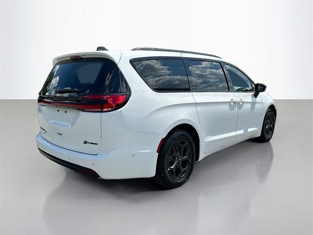 new 2025 Chrysler Pacifica Hybrid car, priced at $43,697