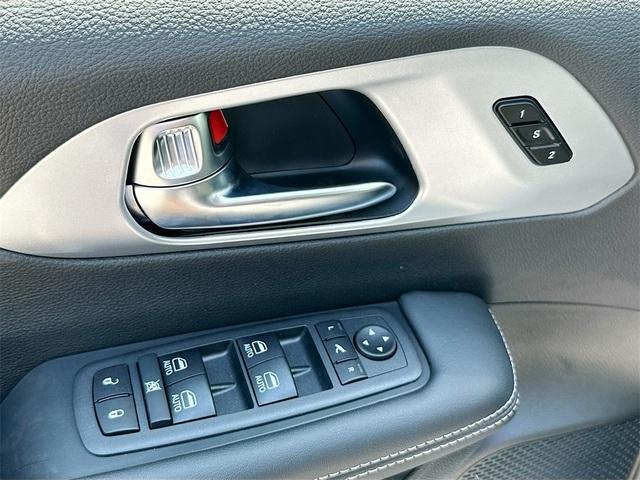 new 2025 Chrysler Pacifica Hybrid car, priced at $43,697
