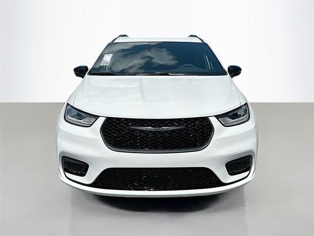 new 2025 Chrysler Pacifica Hybrid car, priced at $43,697