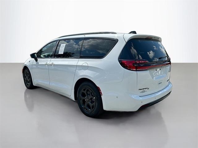new 2025 Chrysler Pacifica Hybrid car, priced at $43,697