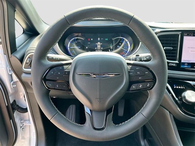 new 2025 Chrysler Pacifica Hybrid car, priced at $43,697