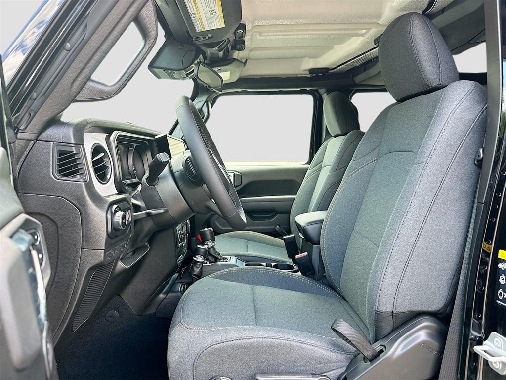 new 2025 Jeep Wrangler car, priced at $45,461