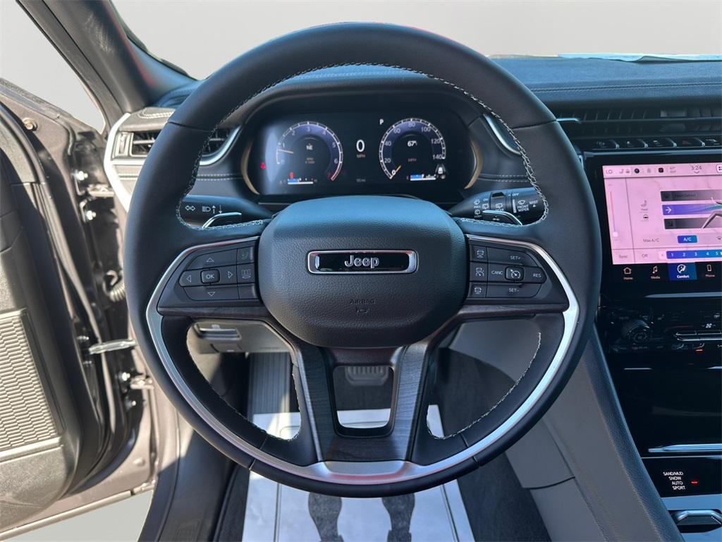 new 2025 Jeep Grand Cherokee car, priced at $39,979