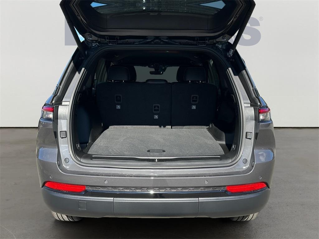 new 2025 Jeep Grand Cherokee car, priced at $39,979