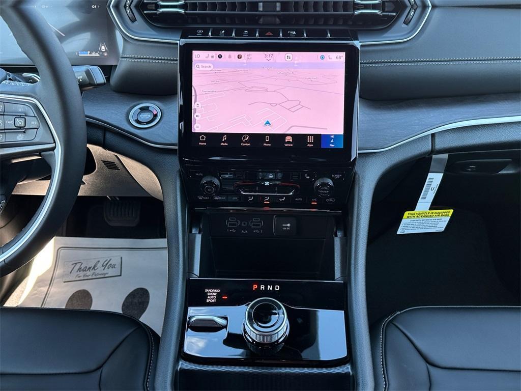 new 2025 Jeep Grand Cherokee car, priced at $39,979