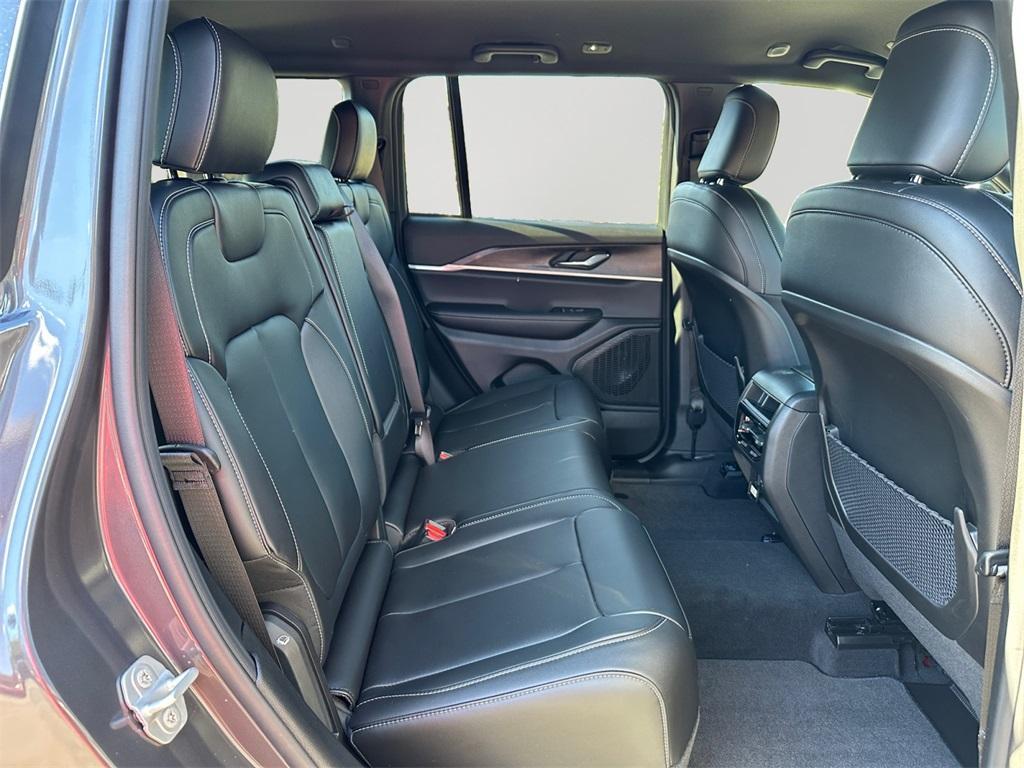 new 2025 Jeep Grand Cherokee car, priced at $39,979