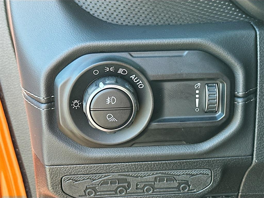 new 2025 Jeep Gladiator car, priced at $52,526