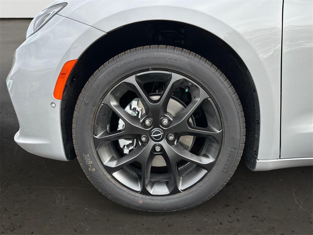 new 2026 Chrysler Pacifica car, priced at $51,631