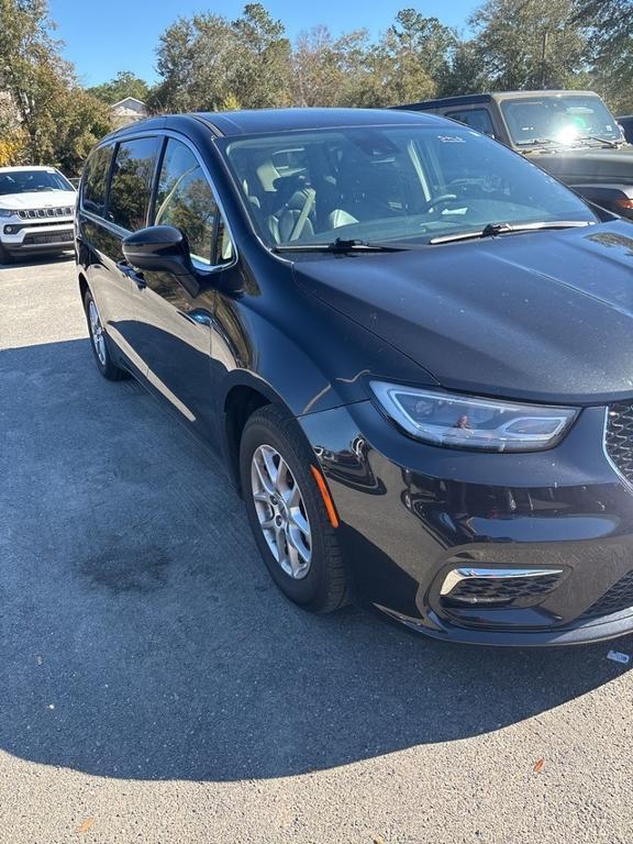 used 2023 Chrysler Pacifica car, priced at $23,553