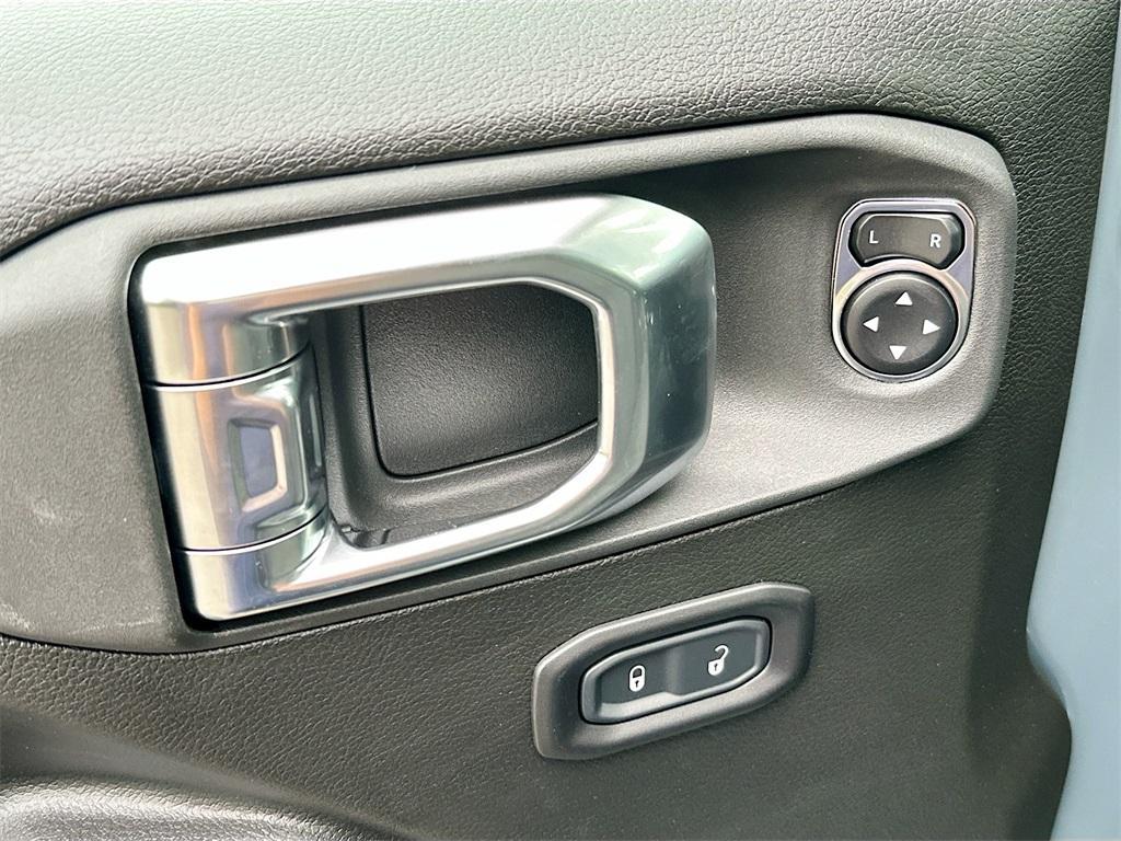 new 2025 Jeep Wrangler car, priced at $45,924