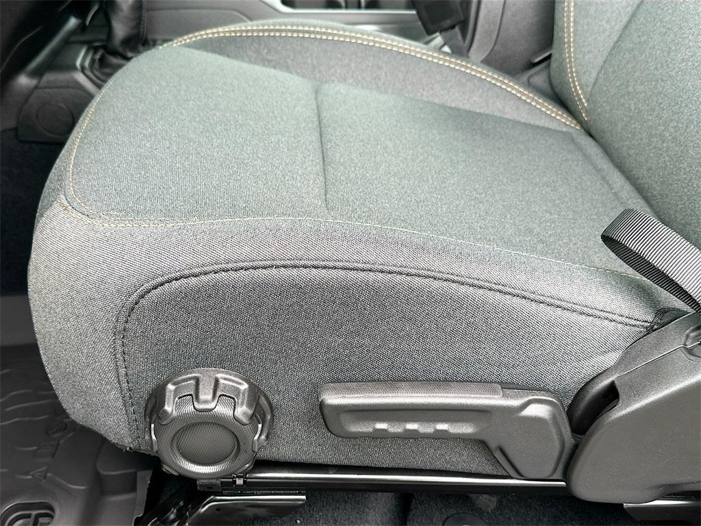 new 2025 Jeep Wrangler car, priced at $45,924