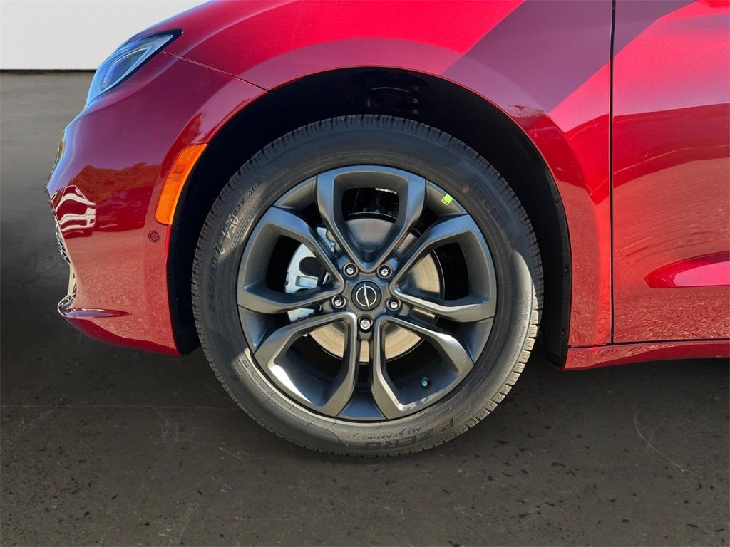 new 2026 Chrysler Pacifica car, priced at $47,445