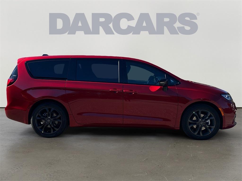 new 2026 Chrysler Pacifica car, priced at $47,445